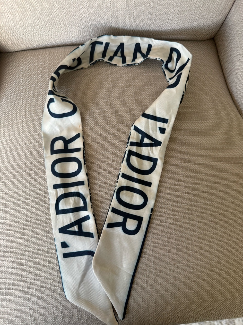 Christian Dior J’Adior Oblique Silk Twill Scarf Ivory Navy Monogram - Picture 5 of 7